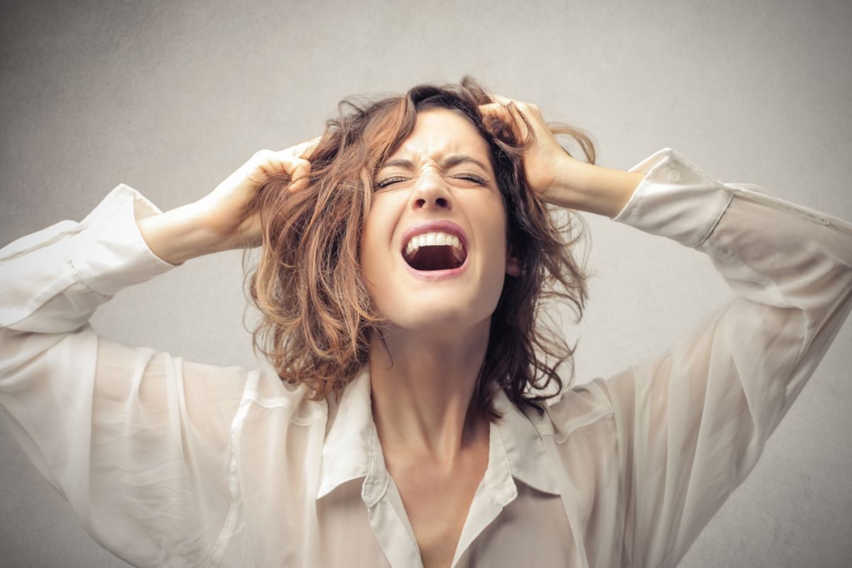 Rüyada Bağırıp çağırmak görmek